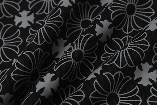 クロムハーツ 全体にさりげなくサンスクリット文字をプリントしたカジュアルパンツ