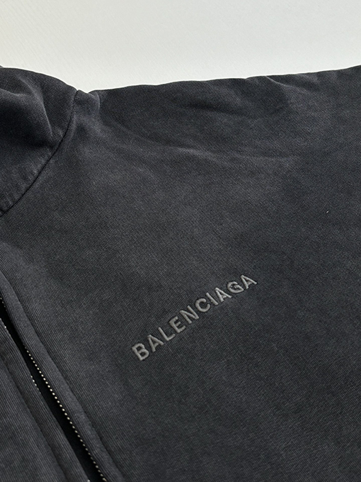 バレンシアガ Balenciaga 2枚のダメージをしたジップアップパーカー