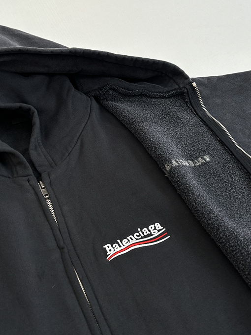 バレンシアガ Balenciaga 2枚のダメージをしたジップアップパーカー