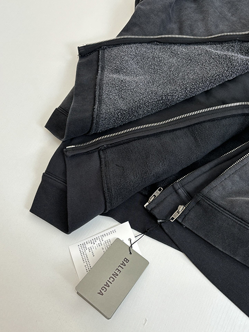 バレンシアガ Balenciaga 2枚のダメージをしたジップアップパーカー