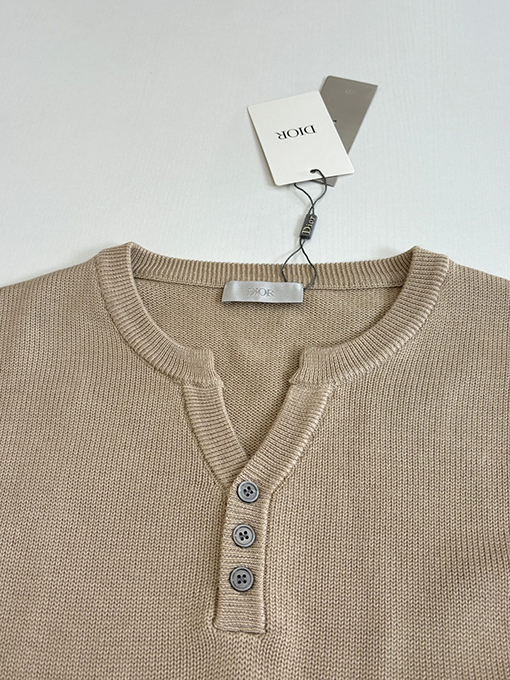 ディオールコピー ヘンリーカラーの3つボタンウール混ニットクルーネックセーター