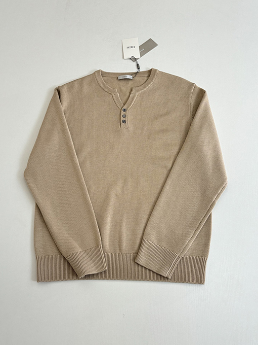 ディオールコピー ヘンリーカラーの3つボタンウール混ニットクルーネックセーター