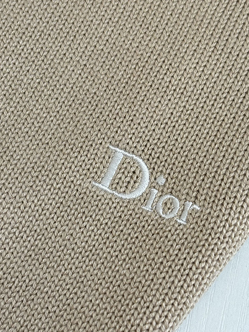 ディオールコピー ヘンリーカラーの3つボタンウール混ニットクルーネックセーター