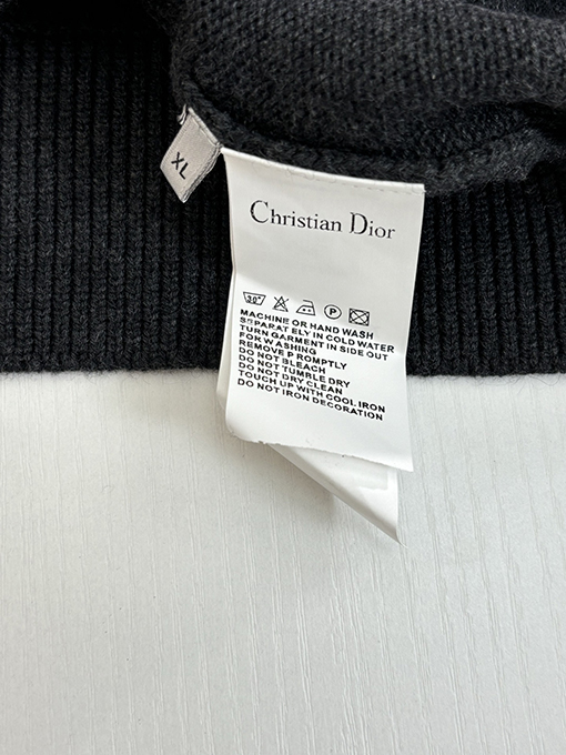 ディオールコピー ヘンリーカラーの3つボタンウール混ニットクルーネックセーター