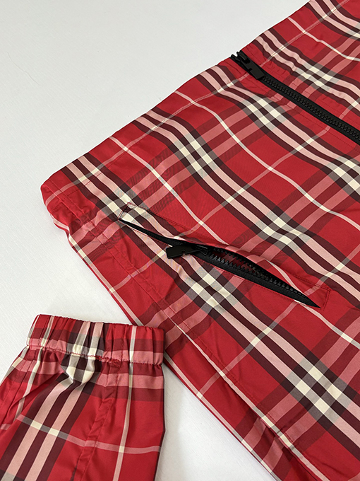 バーバリー 乗馬ライダーロゴアップリケチェックフード付きジップアップジャケット