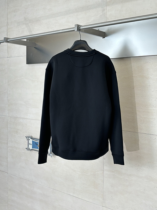 フェンディスーパーコピー エンボスレタースペースコットンクルーネックスウェットシャツ