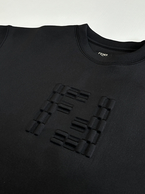 フェンディスーパーコピー エンボスレタースペースコットンクルーネックスウェットシャツ