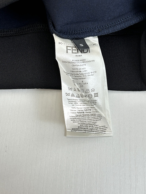 フェンディスーパーコピー エンボスレタースペースコットンクルーネックスウェットシャツ