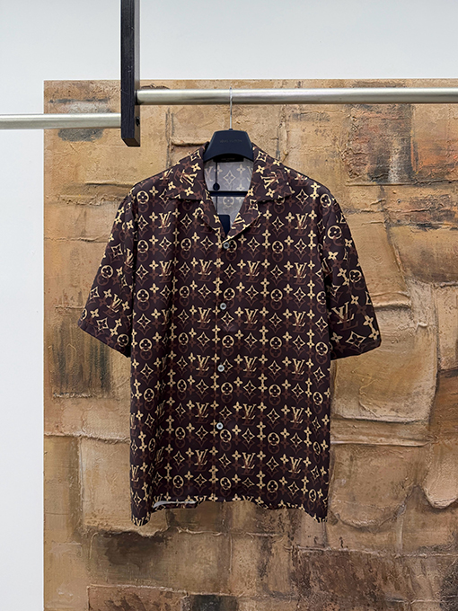 ルイヴィトンコピー クラシックな花柄の半袖シャツ