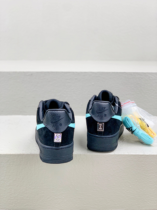 ナイキx ティファニー スニーカー コラボ Tiffany & Co. x Nike Air Force 1 Low SP