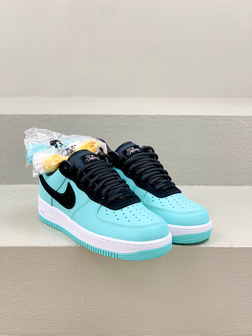 ナイキx ティファニー スニーカー コラボ Tiffany & Co. x Nike Air Force 1 Low SP