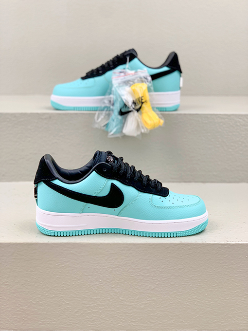 ナイキx ティファニー スニーカー コラボ Tiffany & Co. x Nike Air Force 1 Low SP