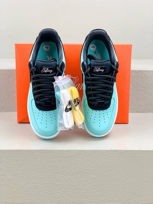 ナイキx ティファニー スニーカー コラボ Tiffany & Co. x Nike Air Force 1 Low SP
