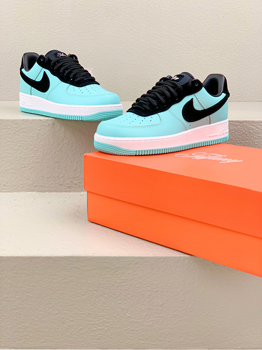 ナイキx ティファニー スニーカー コラボ Tiffany & Co. x Nike Air Force 1 Low SP