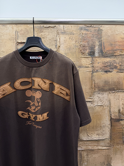 アクネストゥディオズコピー Acne Studios ダメージパッチ刺繍ロゴ半袖Tシャツ
