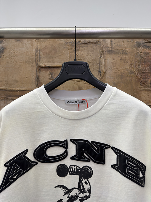 アクネストゥディオズコピー Acne Studios ダメージパッチ刺繍ロゴ半袖Tシャツ