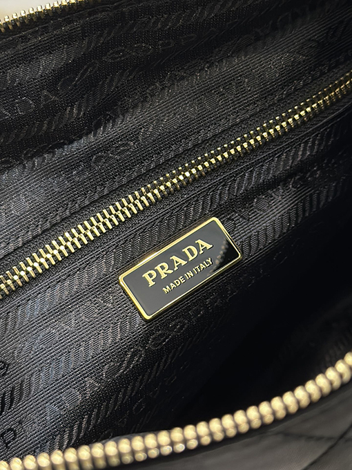 プラダ Vintage レディースパラシュートナイロン 中古チェーンキルティングホーボーバッグ