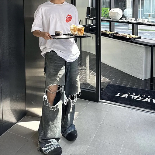 バレンシアガ Balenciaga baggy クラシックブルーのダメージオイルめ泥染め破れのジーンズ