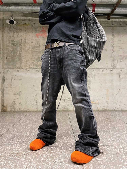 バレンシアガ Balenciaga Flared ブラックとグレーのウォッシュをしたダメージのフレアストレートレッグジーンズ