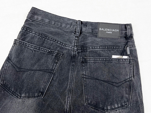 バレンシアガ Balenciaga Flared ブラックとグレーのウォッシュをしたダメージのフレアストレートレッグジーンズ