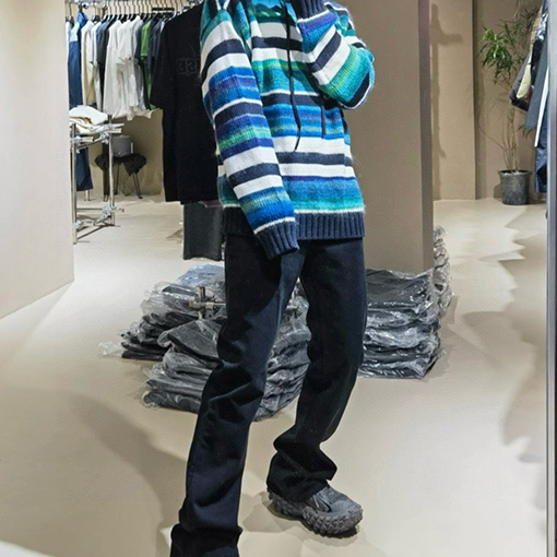 バレンシアガ Balenciaga Bootcut ベーシックなブラックのフレアストレートレッグジーンズ