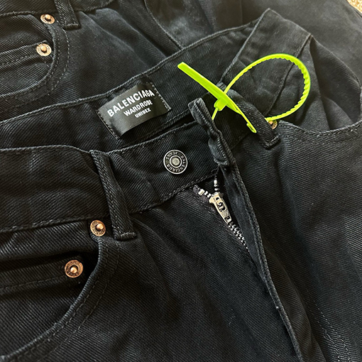 バレンシアガ Balenciaga Bootcut ベーシックなブラックのフレアストレートレッグジーンズ