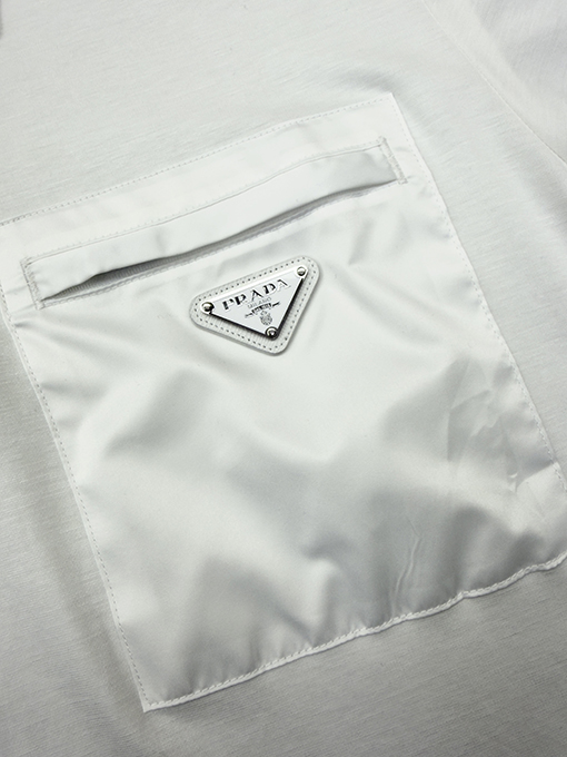 プラダスーパーコピー 三角形のメタルパッチポケット半袖ポロシャツ