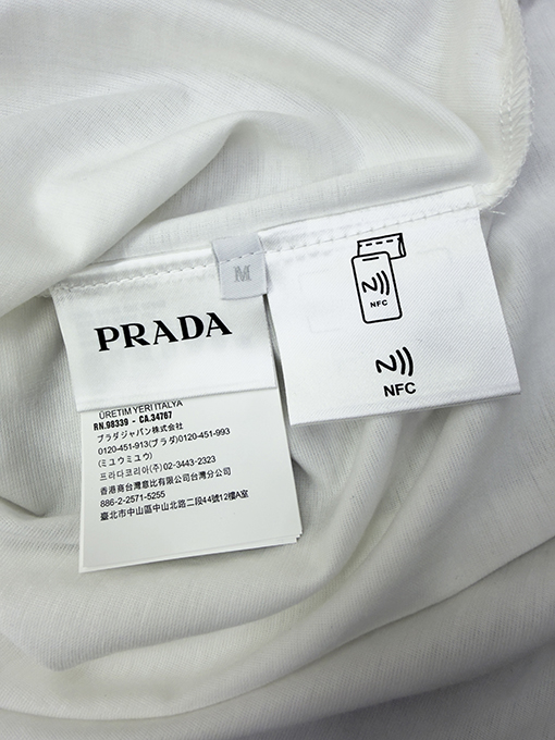 プラダスーパーコピー 三角形のメタルパッチポケット半袖ポロシャツ