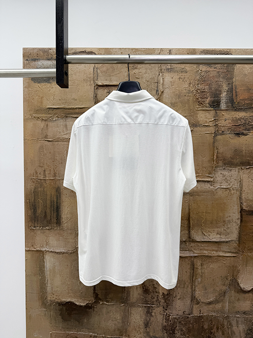 プラダスーパーコピー 三角形のメタルパッチポケット半袖ポロシャツ