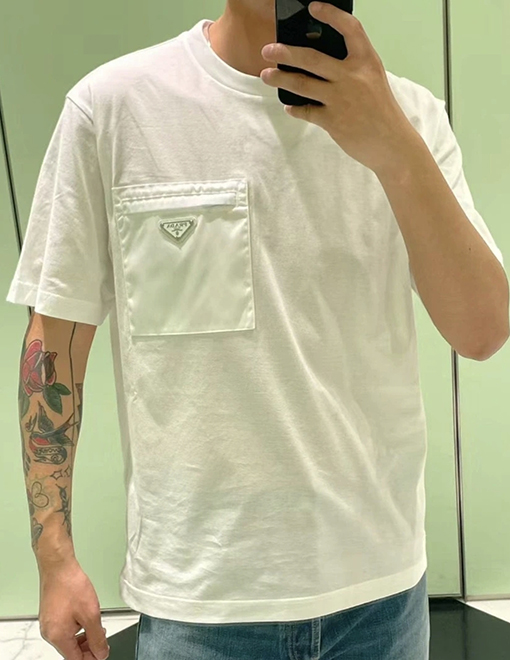 プラダ トライアングルメタルパッチポケット半袖Tシャツ