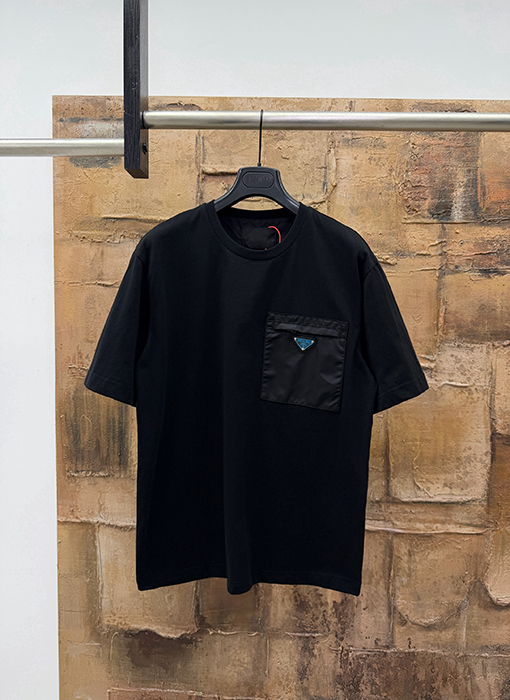 プラダ トライアングルメタルパッチポケット半袖Tシャツ