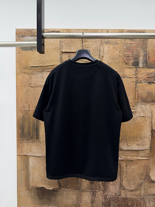 プラダ トライアングルメタルパッチポケット半袖Tシャツ