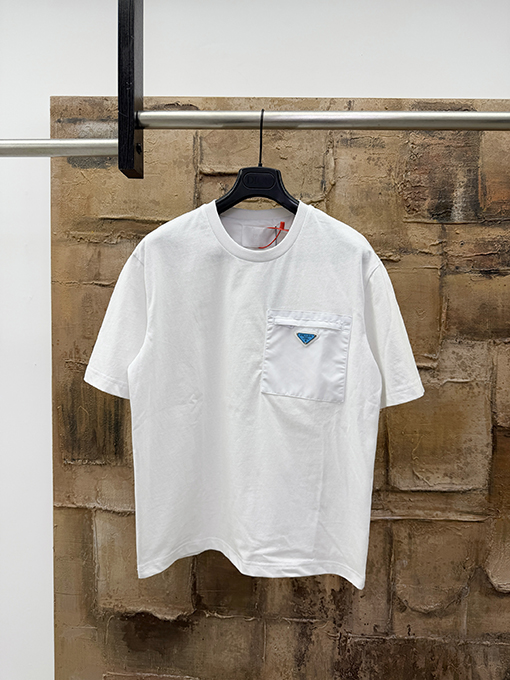 プラダ トライアングルメタルパッチポケット半袖Tシャツ