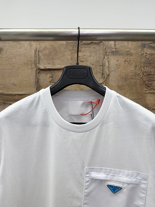 プラダ トライアングルメタルパッチポケット半袖Tシャツ