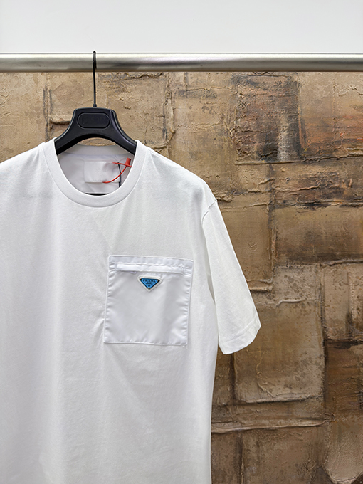 プラダ トライアングルメタルパッチポケット半袖Tシャツ