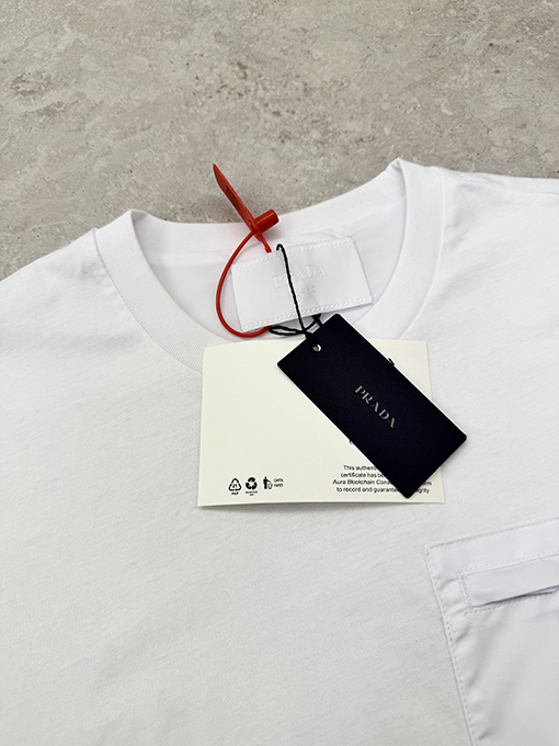 プラダ トライアングルメタルパッチポケット半袖Tシャツ