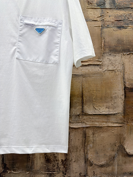 プラダ トライアングルメタルパッチポケット半袖Tシャツ