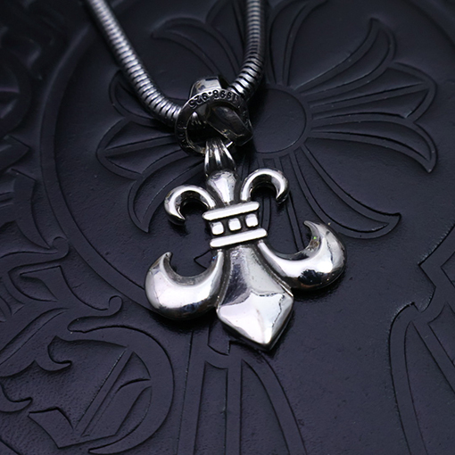 クロムハーツコピー クラシックなクロスロゴ柄ネックレス