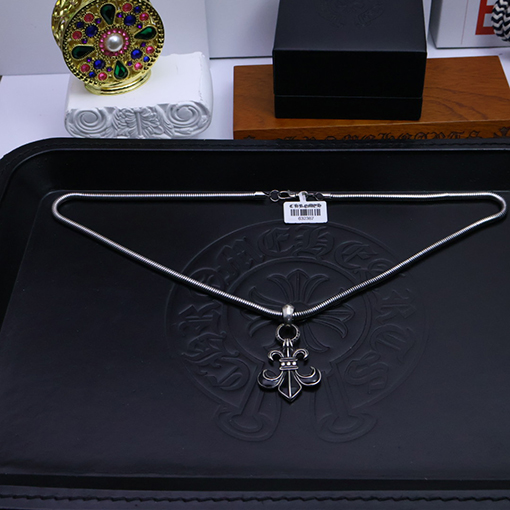 クロムハーツコピー クラシックなクロスロゴ柄ネックレス