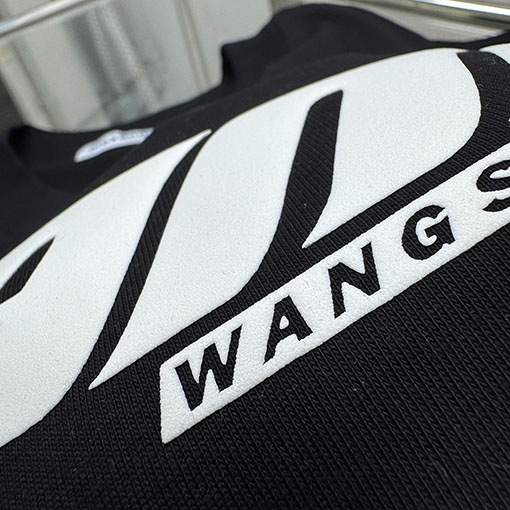 アレキサンダーワン Alexander Wang 胸に厚のフォームデザインとロゴが入った長袖シャツ