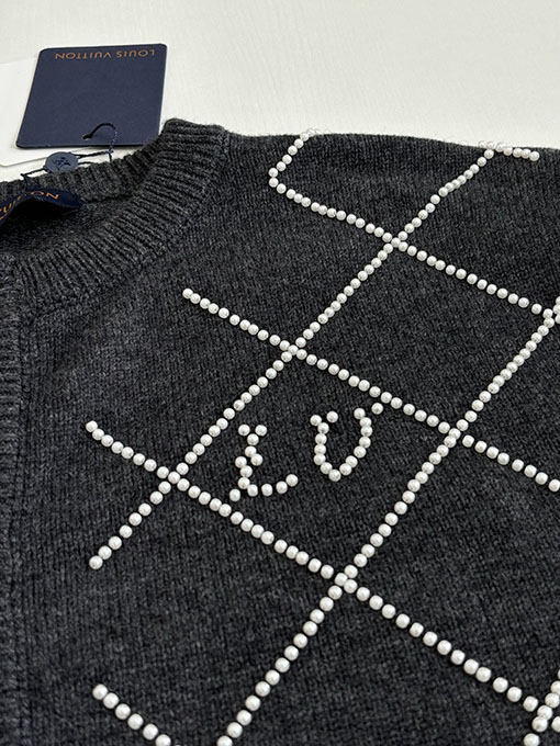 ルイヴィトン ダイヤモンド柄のハンドビーズニットクルーネックカーディガン