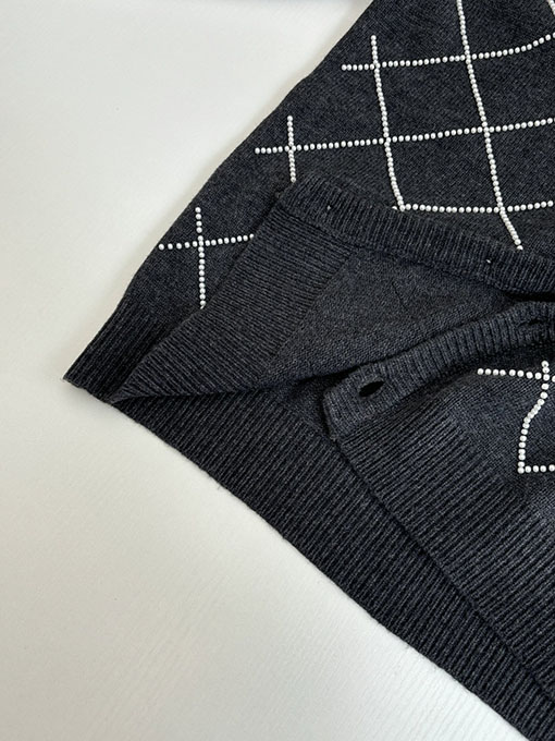 ルイヴィトン ダイヤモンド柄のハンドビーズニットクルーネックカーディガン