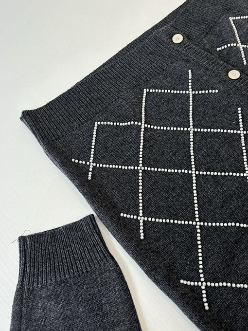 ルイヴィトン ダイヤモンド柄のハンドビーズニットクルーネックカーディガン