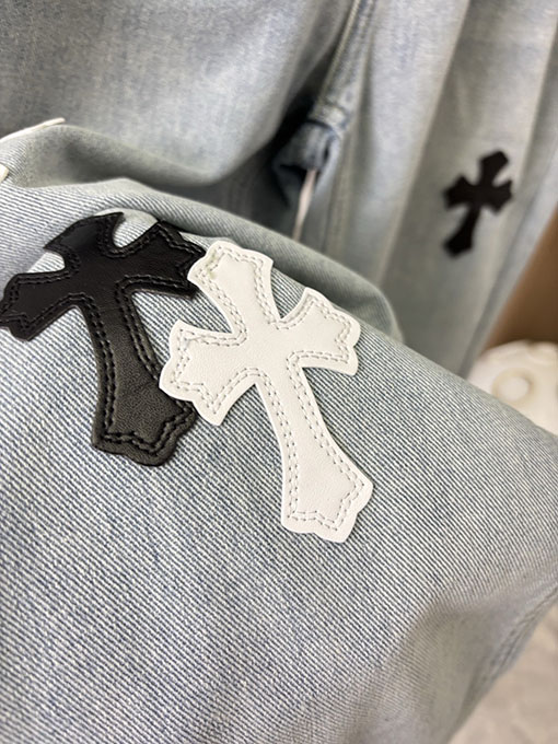 クロムハーツコピー レザーラベルのストレートレッグジーンズ