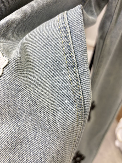 クロムハーツコピー レザーラベルのストレートレッグジーンズ