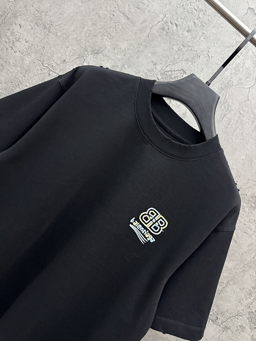 バレンシアガコピー Balenciaga 新モデルの中空カラーブロック刺繍半袖Tシャツ