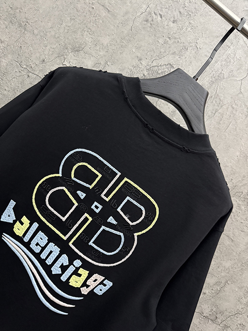 バレンシアガコピー Balenciaga 新モデルの中空カラーブロック刺繍半袖Tシャツ