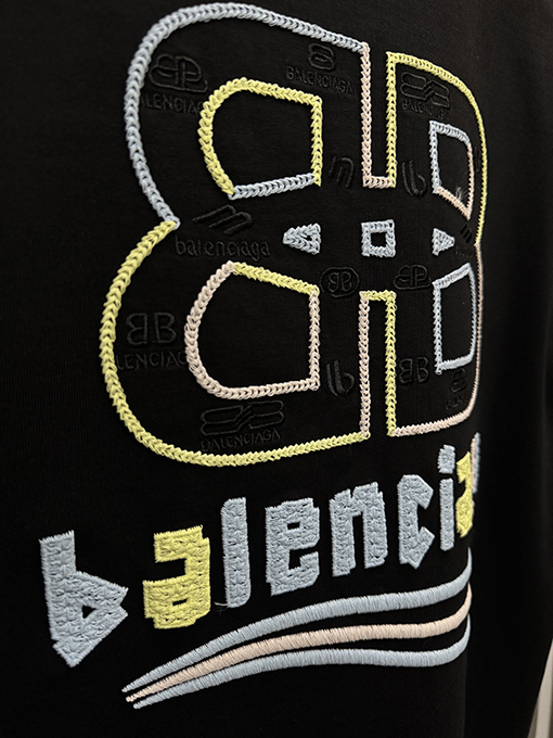 バレンシアガコピー Balenciaga 新モデルの中空カラーブロック刺繍半袖Tシャツ