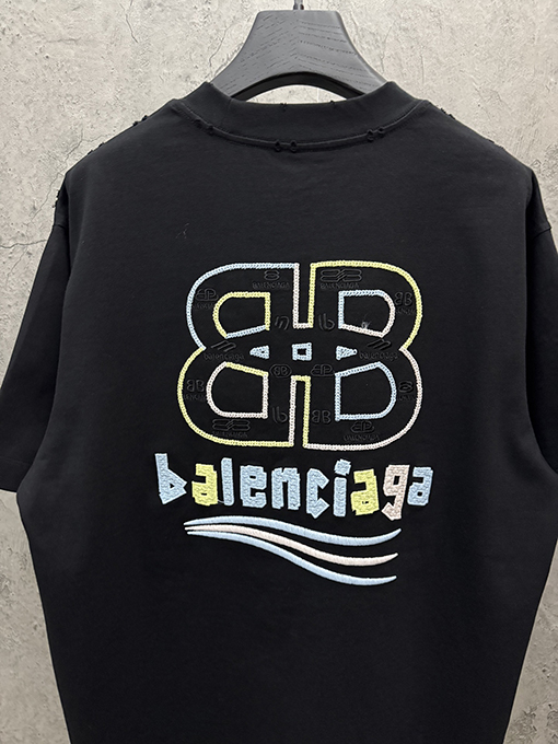 バレンシアガコピー Balenciaga 新モデルの中空カラーブロック刺繍半袖Tシャツ
