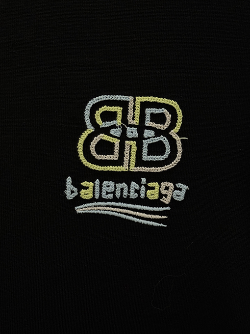 バレンシアガコピー Balenciaga 新モデルの中空カラーブロック刺繍半袖Tシャツ